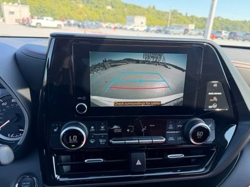 Used 2023 Toyota Highlander XSE AWD/4WD image 17