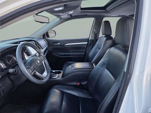 Used 2016 Toyota Highlander XLE image 29