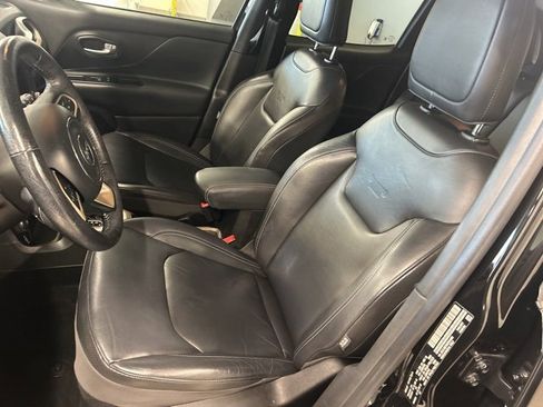 Used 2016 Jeep Renegade Limited image 17
