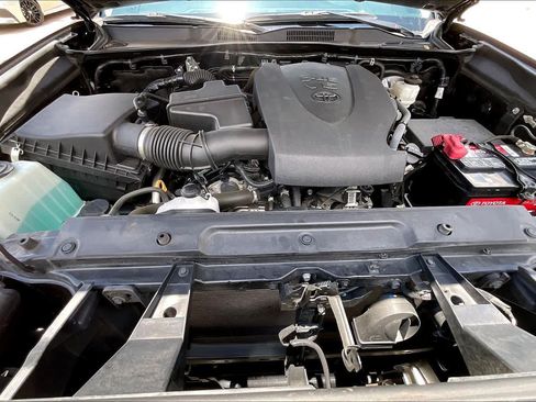 Used 2023 Toyota Tacoma SR5 RWD image 33