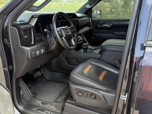 Used 2024 GMC Sierra 1500 AT4 w/ Technology Package AWD/4WD image 3