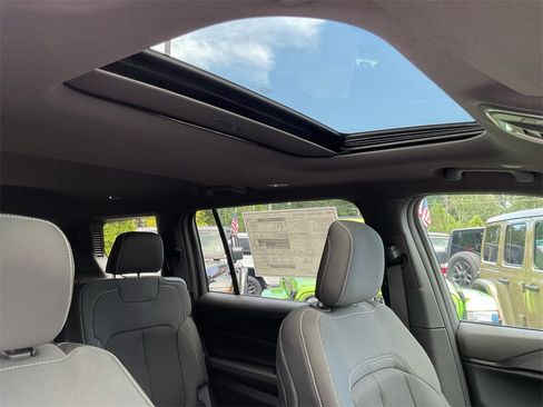 New 2025 Jeep Grand Cherokee L Laredo w/ Luxury Tech Group I image 22