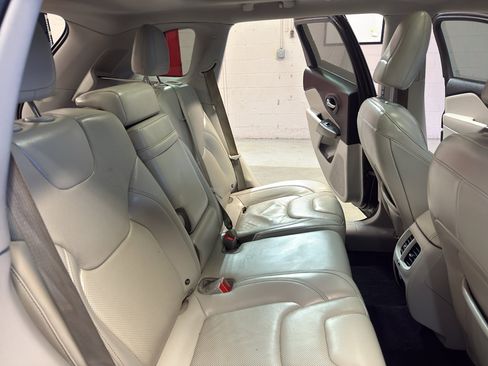 Used 2019 Jeep Cherokee Limited AWD/4WD image 24
