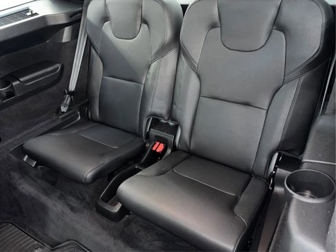 Used 2022 Volvo XC90 T6 Momentum w/ Climate Package image 44