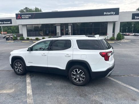 Used 2023 GMC Acadia SLE w/ Driver Convenience Package FWD image 4