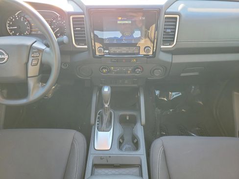 Used 2024 Nissan Frontier SV image 17