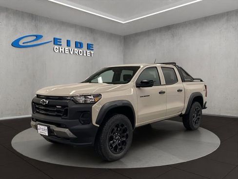New 2026 Chevrolet Colorado Trail Boss w/ Midnight Edition AWD/4WD image 7