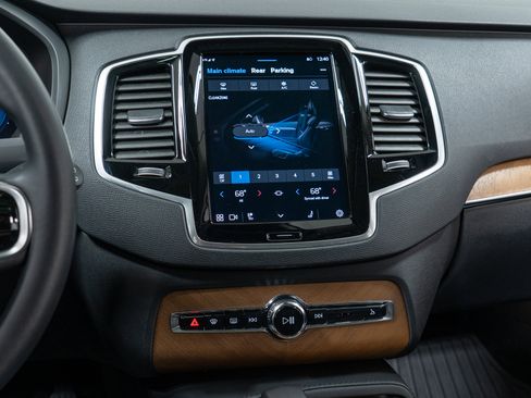 Used 2024 Volvo XC90 T8 Plus w/ Protection Package Premier image 19