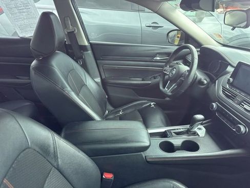 Used 2020 Nissan Altima 2.5 SR FWD image 2