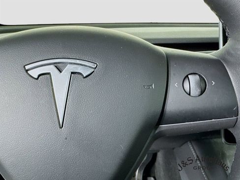 Used 2022 Tesla Model Y Long Range image 14