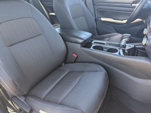Used 2024 Nissan Altima 2.5 SV FWD image 8