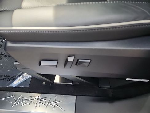 Used 2025 Tesla Cybertruck AWD Crew Cab image 26