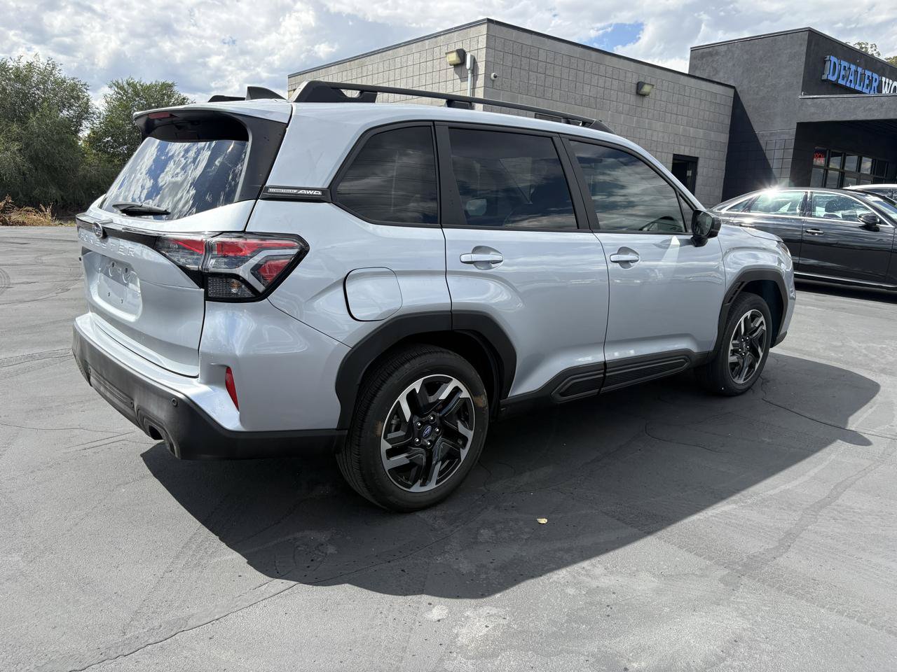 Used 2025 Subaru Forester Limited AWD/4WD image 5