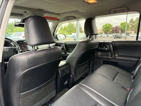 Used 2020 Toyota 4Runner TRD Off-Road Premium AWD/4WD image 32
