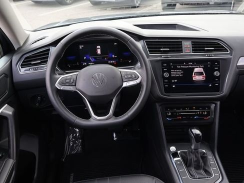Certified 2023 Volkswagen Tiguan SE FWD image 15