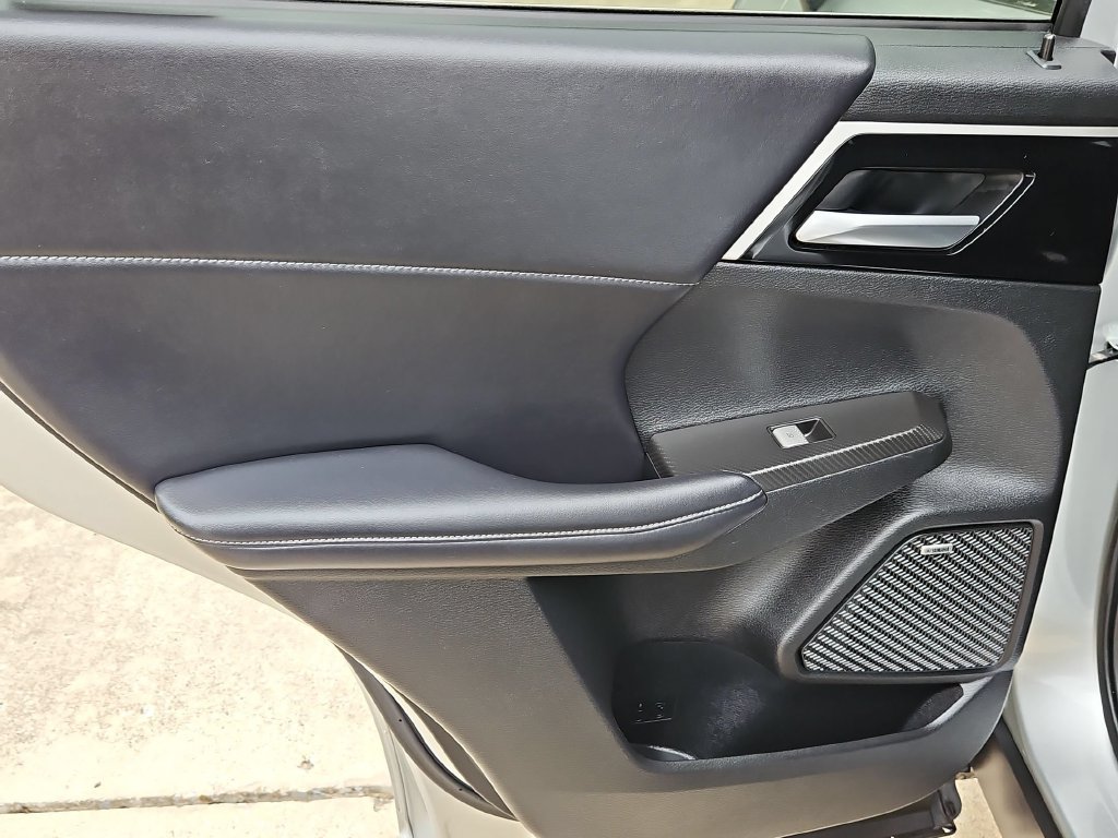Used 2025 Mitsubishi Outlander SE AWD/4WD image 27