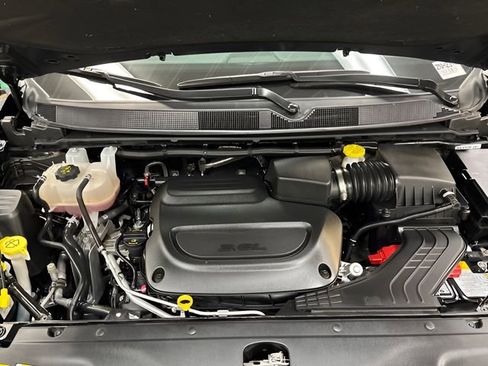 Used 2023 Chrysler Pacifica Limited image 21