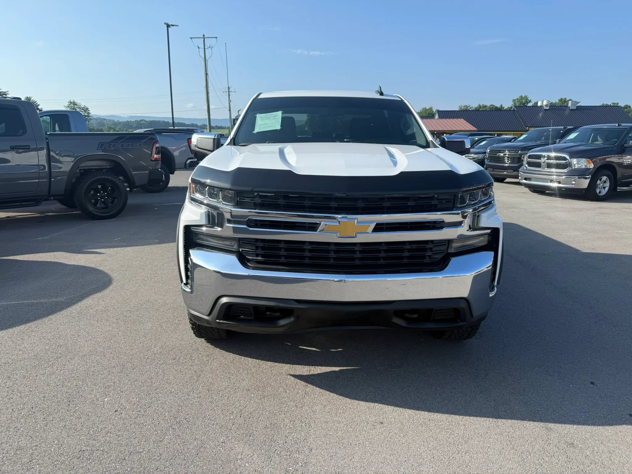 Used 2020 Chevrolet Silverado 1500 LT w/ Z71 Off-Road Package AWD/4WD image 6