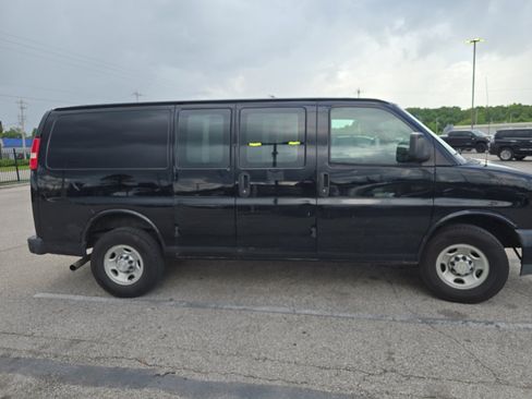 Used 2019 Chevrolet Express 2500 w/ Driver Convenience Package RWD image 2