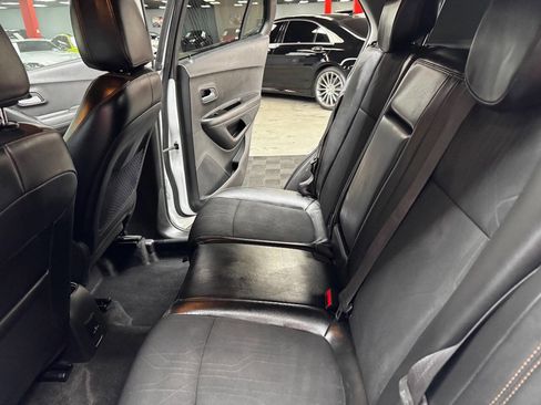 Used 2019 Chevrolet Trax LT w/ LT Convenience Package image 41