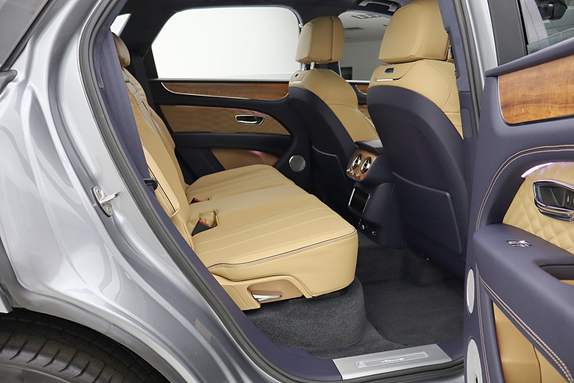 Used 2025 Bentley Bentayga AWD/4WD image 42