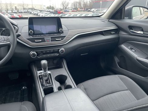 Used 2025 Nissan Altima 2.5 SV image 34