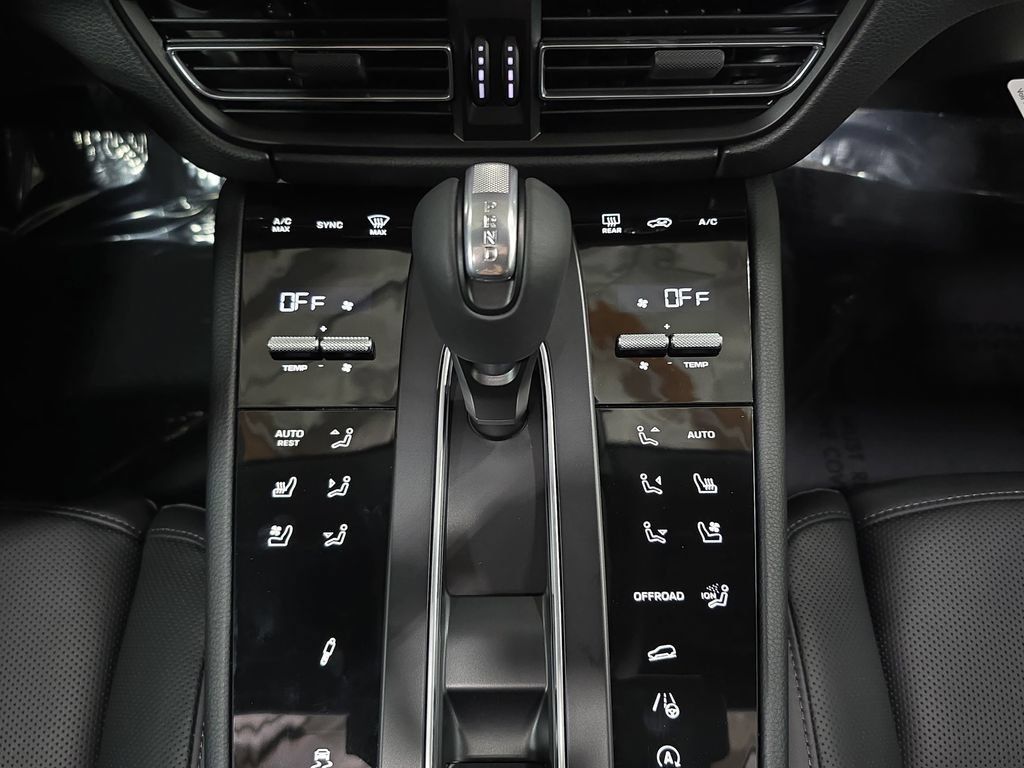 Certified 2026 Porsche Macan S AWD/4WD image 19
