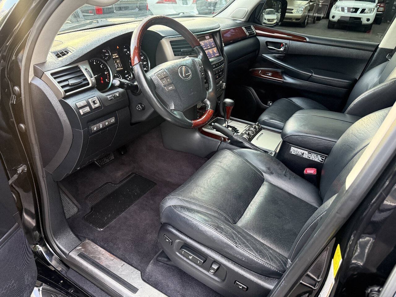 Used 2014 Lexus LX 570 4WD image 8