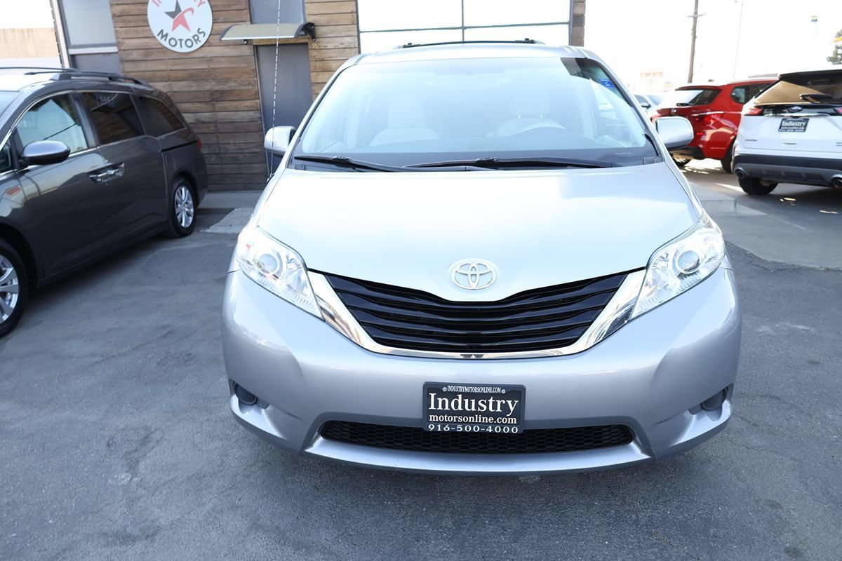 Used 2011 Toyota Sienna LE AWD/4WD image 3