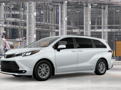 New 2026 Toyota Sienna XLE FWD image 2