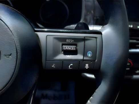 Used 2022 Nissan Pathfinder SL w/ Lighting Package (N92) image 17