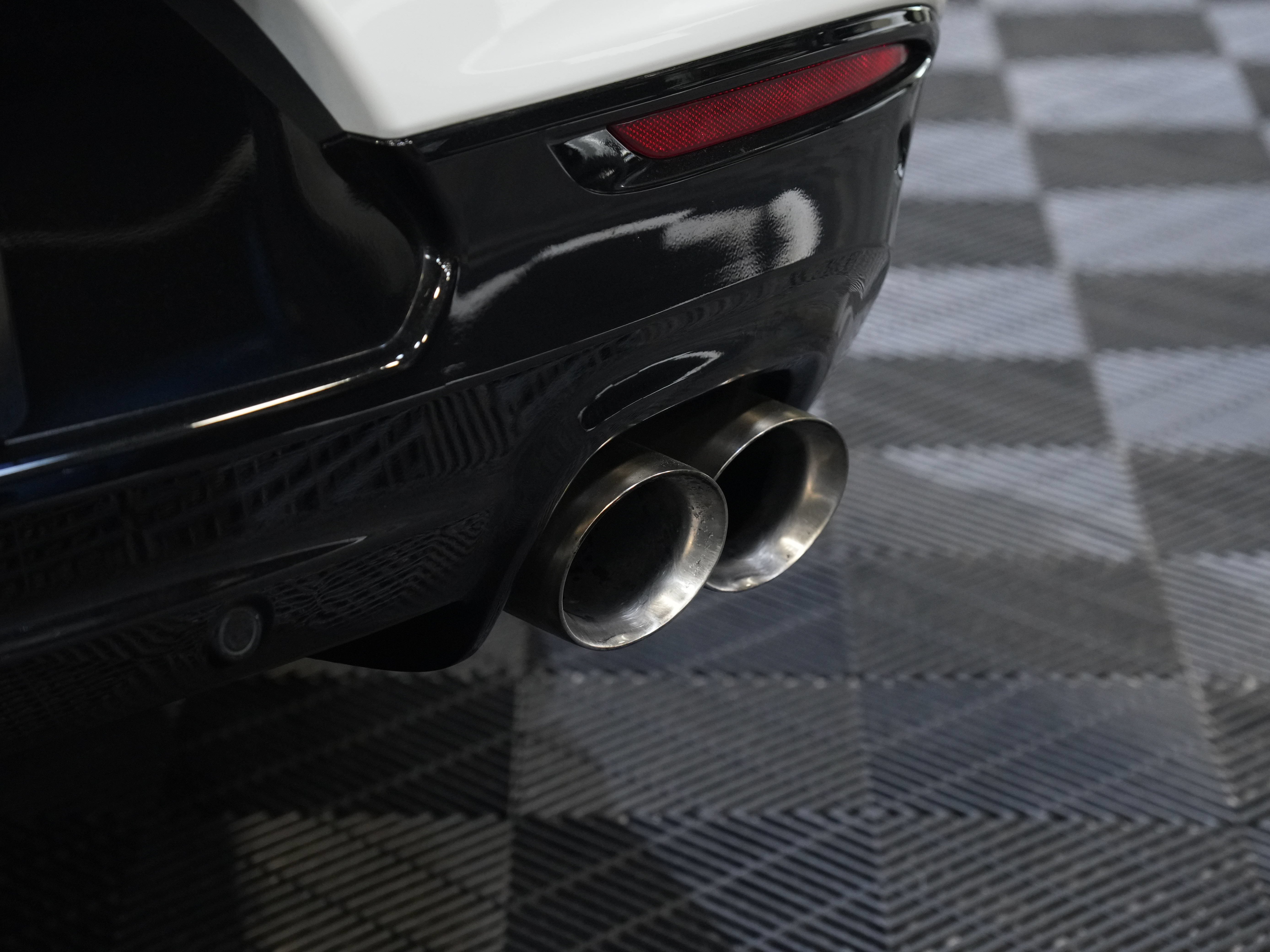 Used 2015 Chevrolet SS RWD image 18