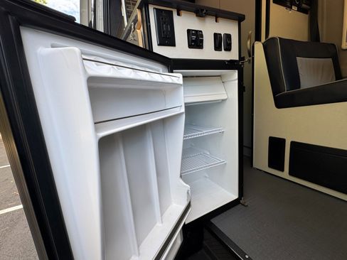 Used 2020 Mercedes-Benz Sprinter 2500 w/ Premium Plus Package image 53