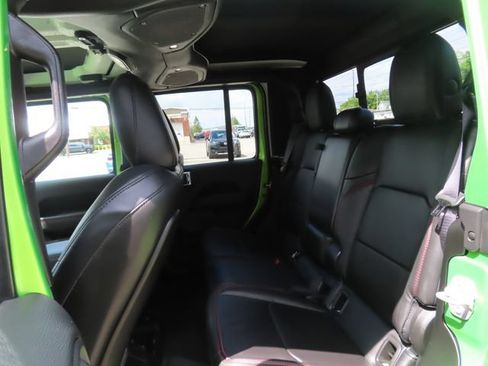Used 2025 Jeep Gladiator Rubicon AWD/4WD image 25