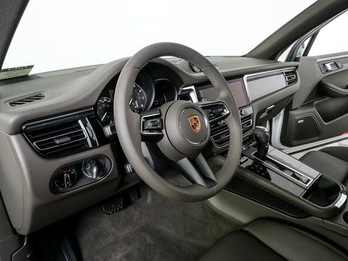 New 2026 Porsche Macan AWD/4WD image 4
