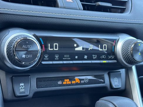 Used 2025 Toyota RAV4 XLE w/ Convenience Package image 21