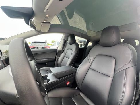 Used 2022 Tesla Model Y Long Range AWD/4WD image 22