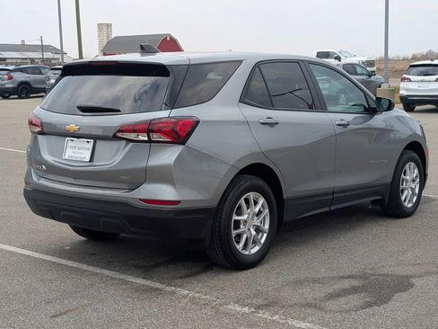 Used 2024 Chevrolet Equinox LS w/ LS Convenience Package AWD/4WD image 4