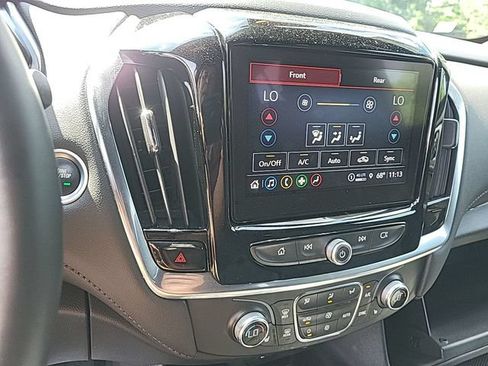 Used 2023 Chevrolet Traverse LT FWD image 5