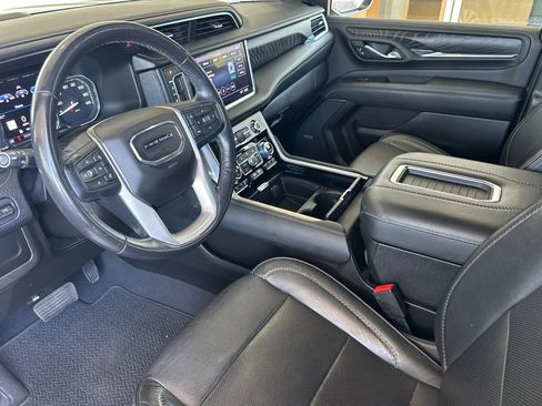 Used 2021 GMC Yukon XL Denali w/ Denali Premium Package image 9