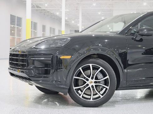 Used 2024 Porsche Cayenne Coupe AWD/4WD image 2