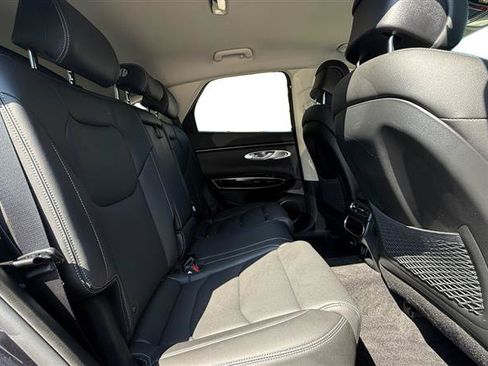 Used 2025 Genesis GV70 2.5T AWD/4WD image 18