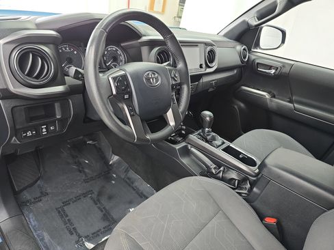 Used 2019 Toyota Tacoma TRD Off-Road w/ Technology Package image 15