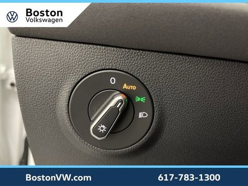 Used 2025 Volkswagen Taos SE image 20