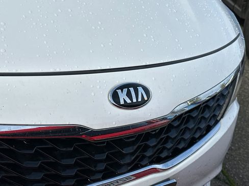 Used 2019 Kia Optima S w/ S Panoramic Sunroof Package image 9