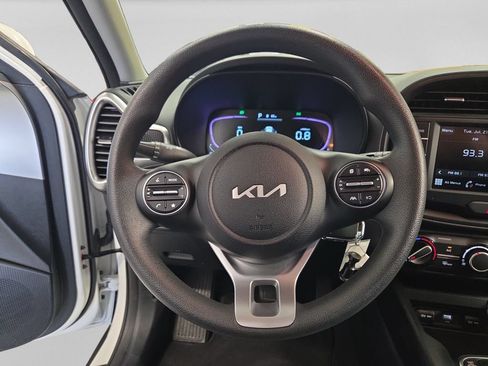 Used 2025 Kia Soul LX FWD image 12