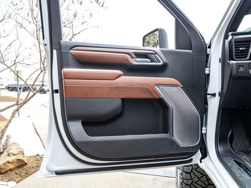 Used 2025 GMC Sierra 2500 Denali Ultimate image 36