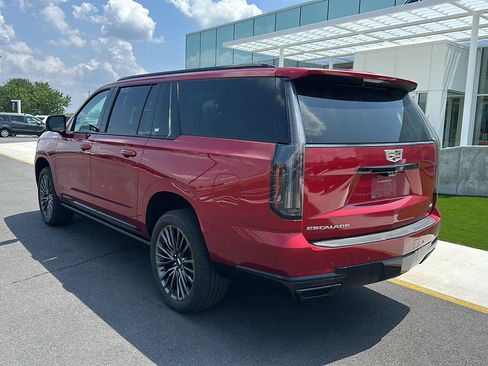 Used 2025 Cadillac Escalade ESV Sport Platinum AWD/4WD image 7