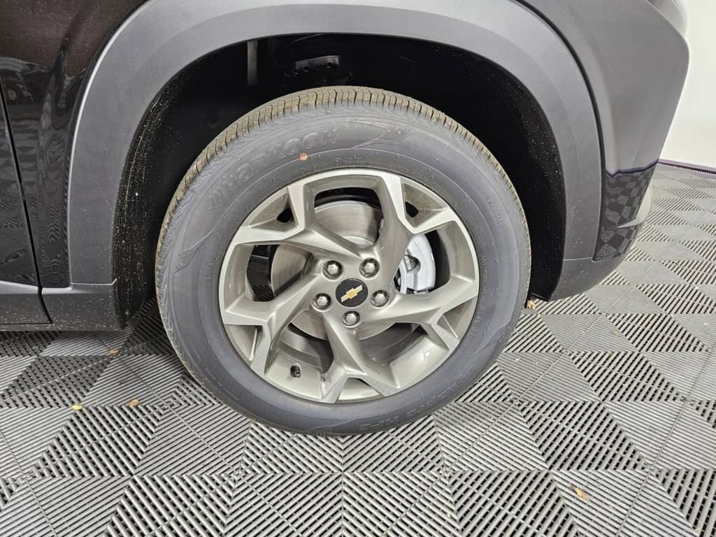 Used 2026 Chevrolet Trax LT w/ LT Convenience Package FWD image 9