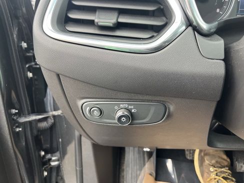 Used 2019 Chevrolet Equinox LT image 12